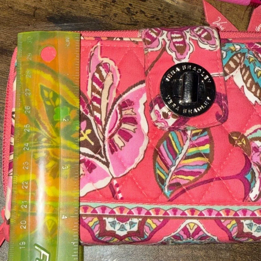 Vera Bradley Pink Paisley Quilted Cotton Turnlock Wallet Zip Around Organizer - Picture 7 of 7